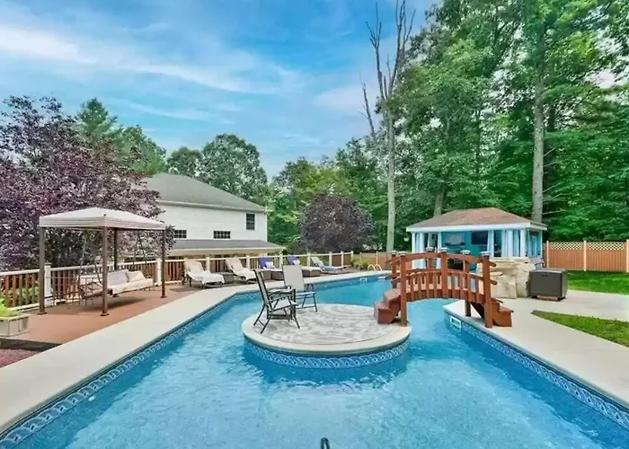 Cheerful 5-Bedroom Resort With Heated Pool