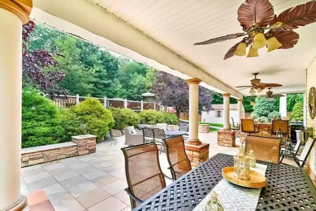 Cheerful 5-bedroom With Heated Pool East Stroudsburg