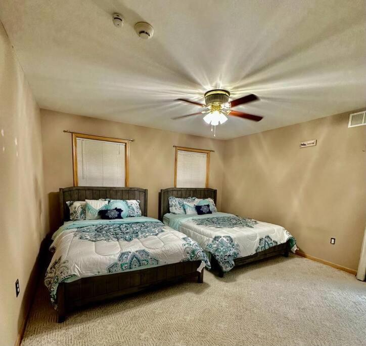Cheerful 5-bedroom With Heated Pool East Stroudsburg