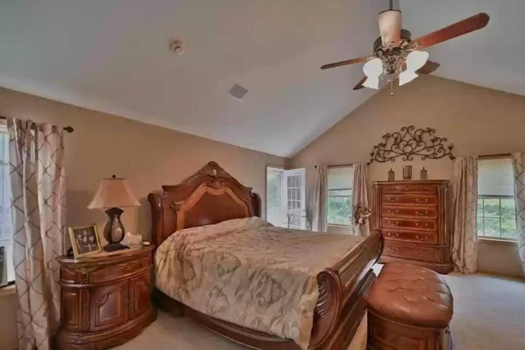 Cheerful 5-bedroom With Heated Pool Villa *
