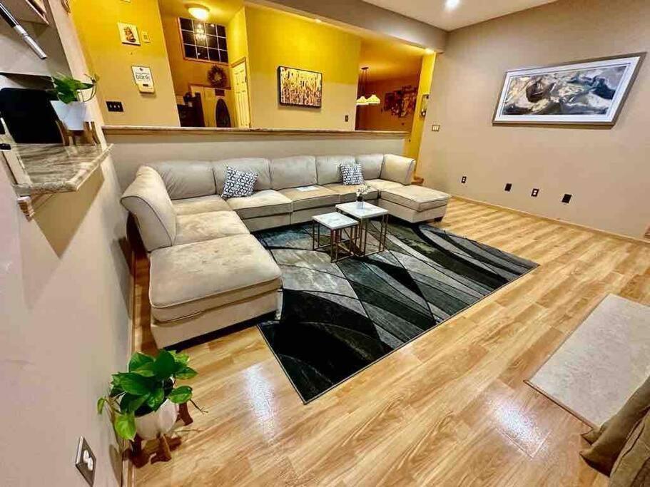 Cheerful 5-bedroom With Heated Pool * East Stroudsburg