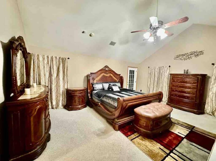 Cheerful 5-bedroom With Heated Pool Villa