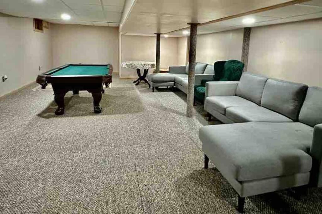 Villa Cheerful 5-bedroom With Heated Pool East Stroudsburg