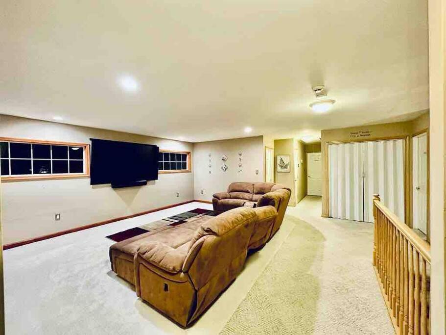 Cheerful 5-bedroom With Heated Pool Villa *