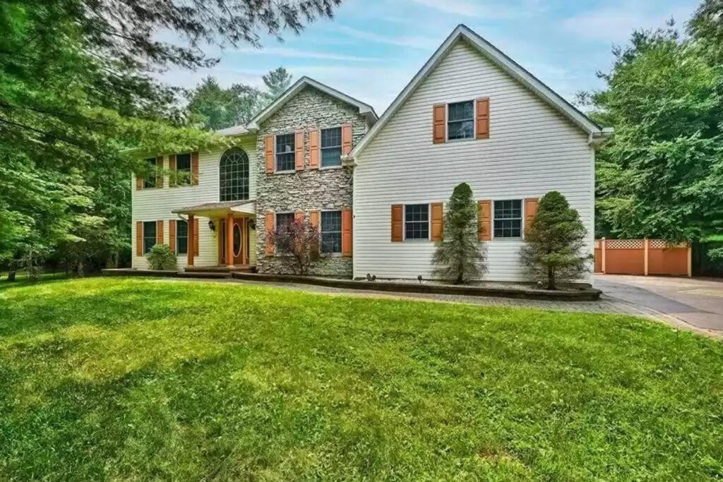 Cheerful 5-bedroom With Heated Pool